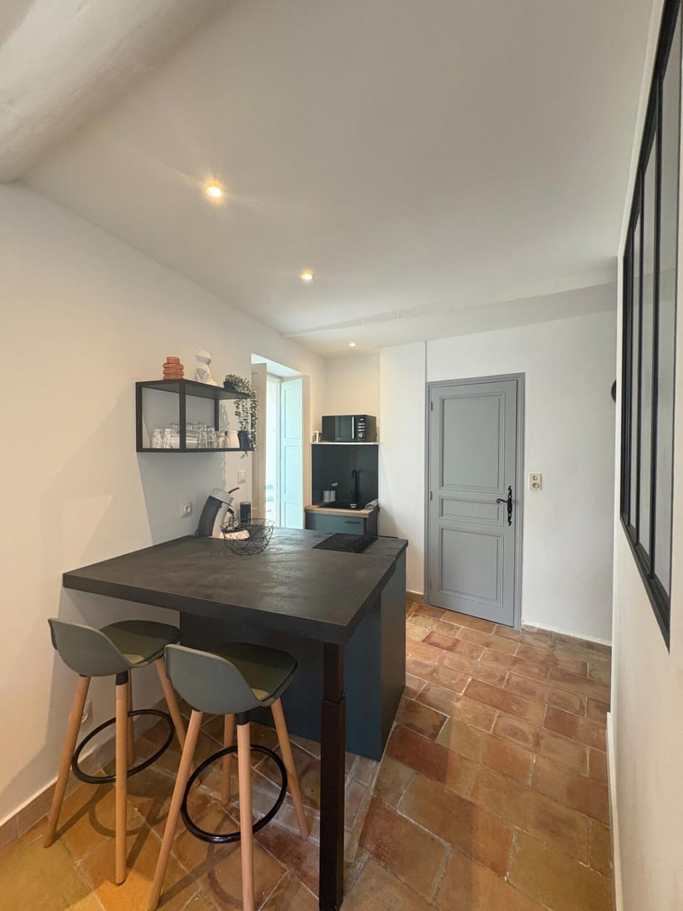 Kitchen or kitchenette, Dining area