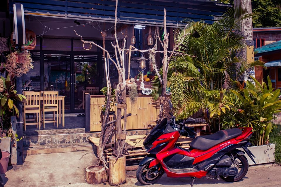 Property building, Garden, Lounge or bar