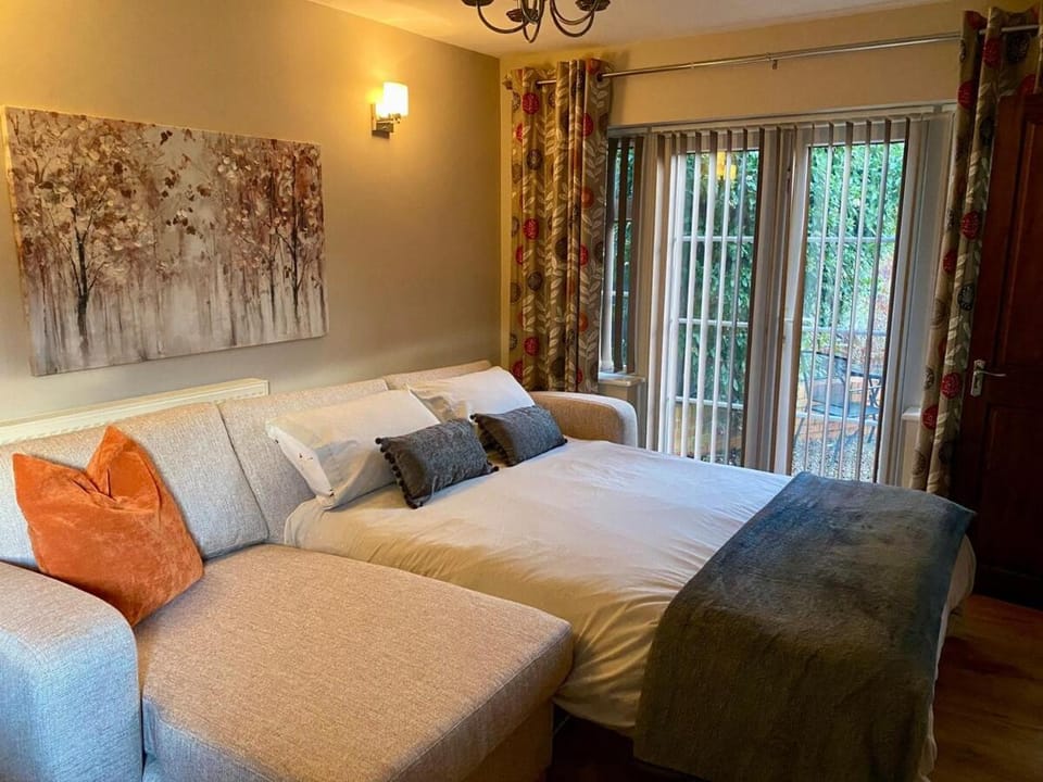 Bed, Living room
