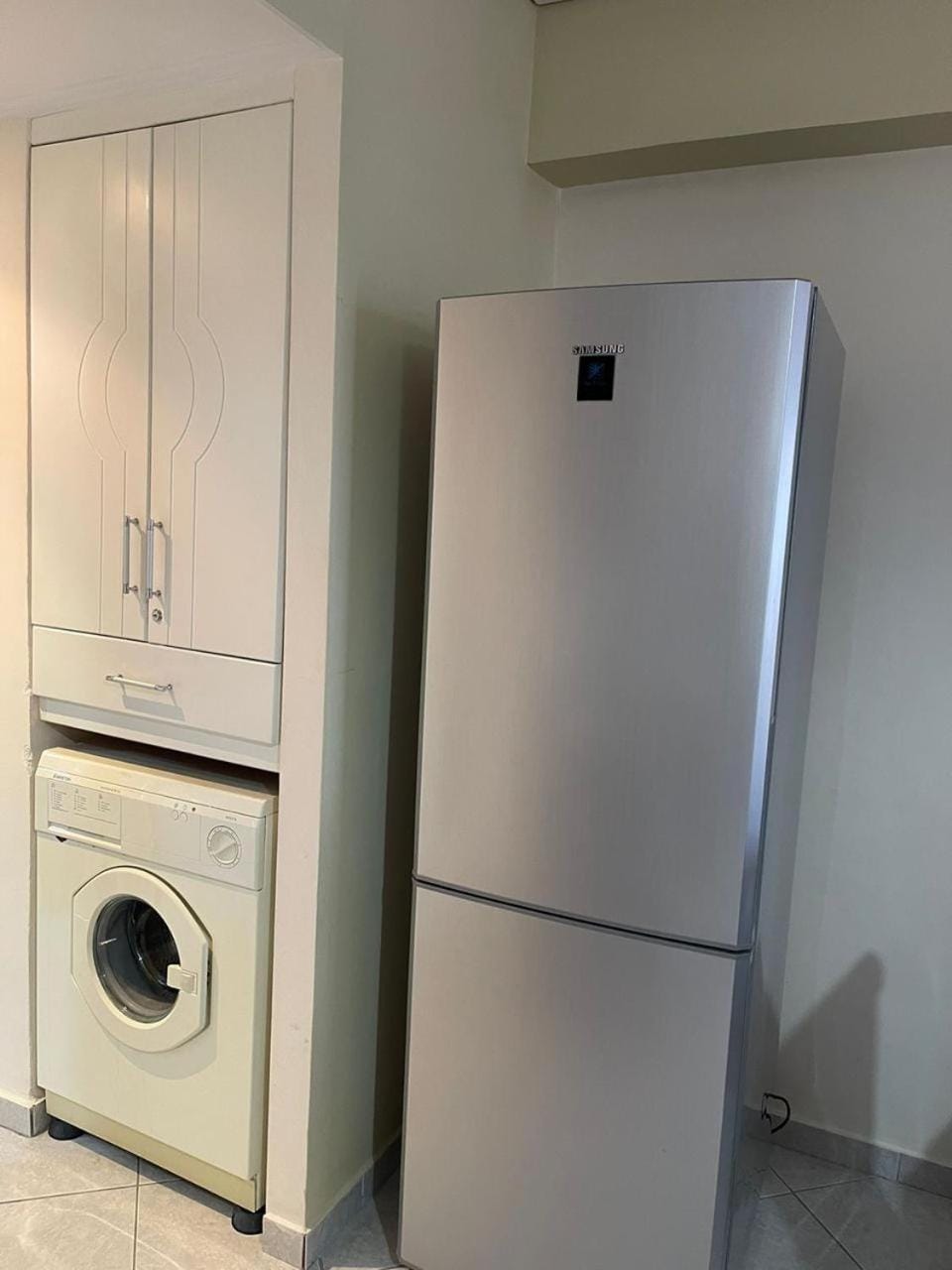wardrobe, washing machine