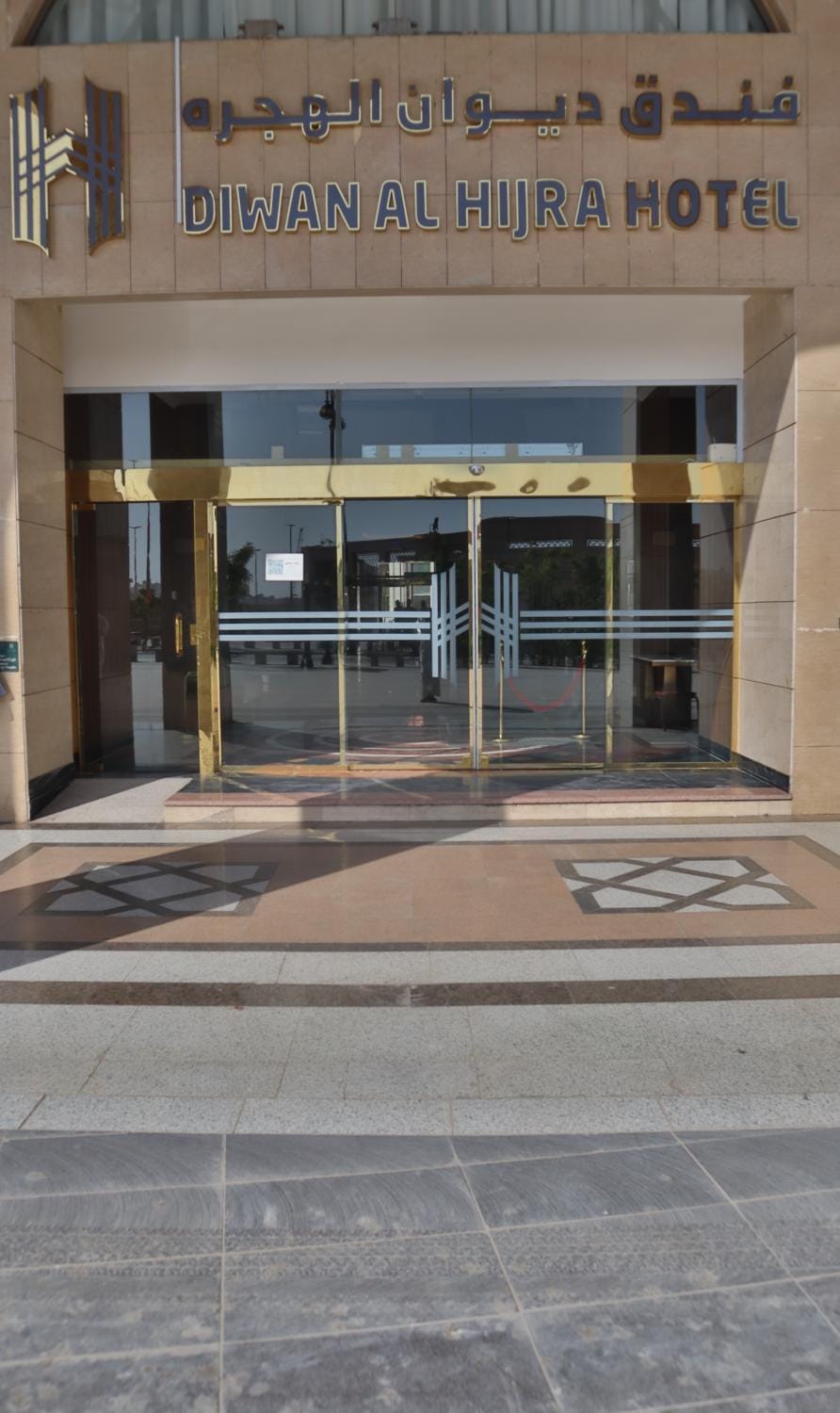Facade/entrance