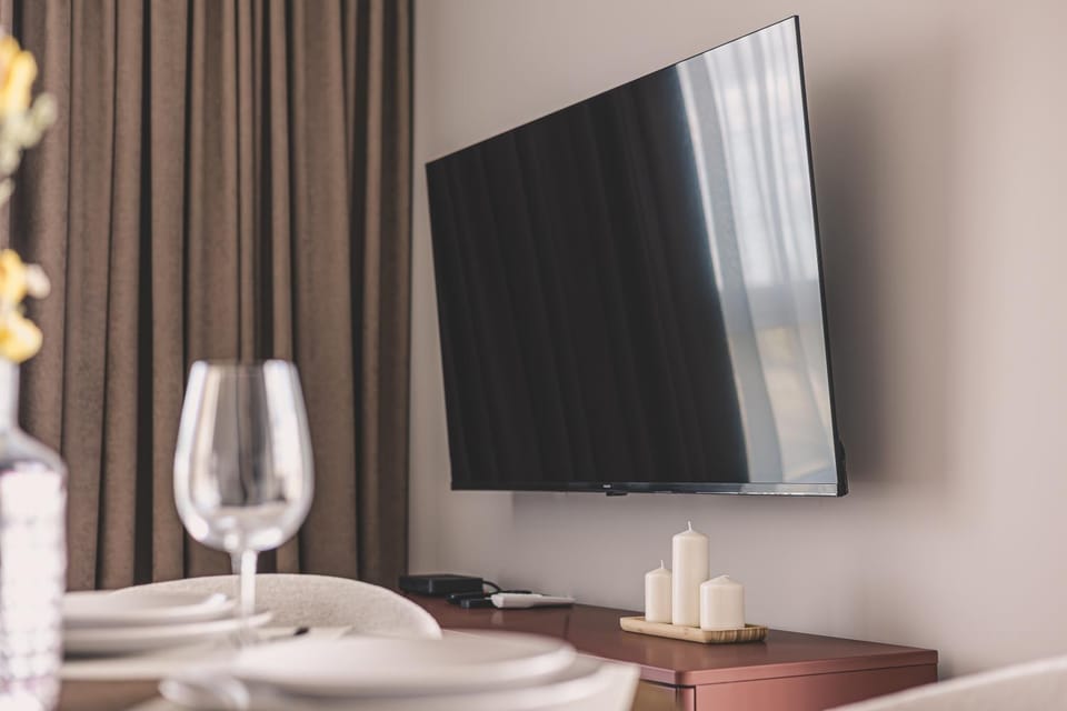 Communal lounge/ TV room, TV and multimedia, Food and drinks, Evening entertainment, Drinks