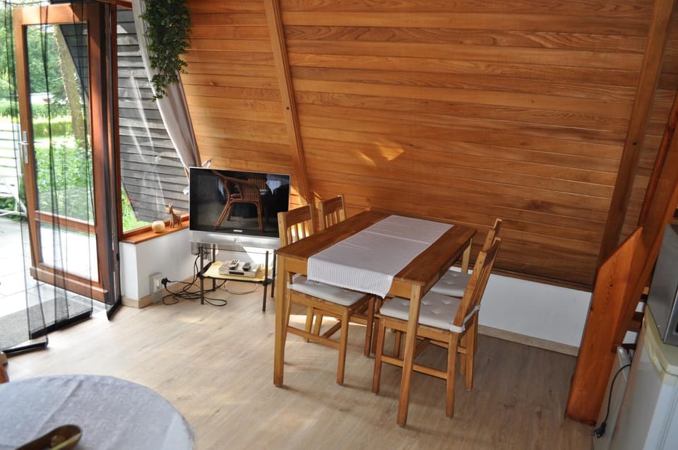 Finnhütte-mit dem Gesang der Vögel erwachen House in Plau am See