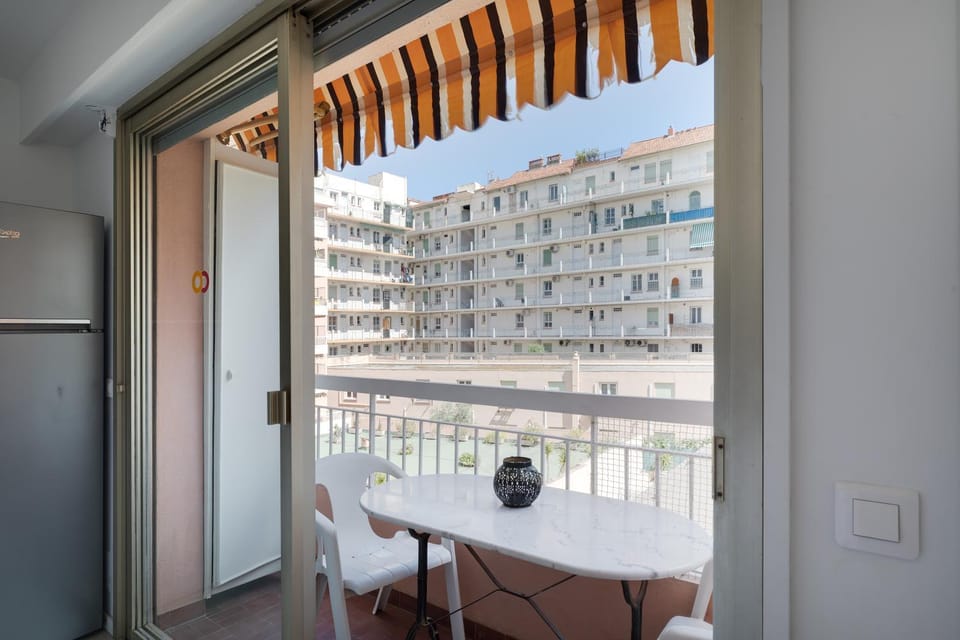 Eden docteur HOCHET 100 m des plages 3 couchages ou 4 si 2 enfants Apartment in Antibes
