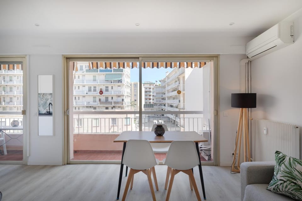 Eden docteur HOCHET 100 m des plages 3 couchages ou 4 si 2 enfants Apartment in Antibes