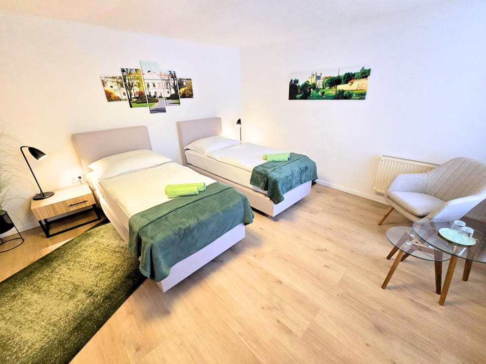 Bed, Photo of the whole room, Seating area, Bedroom