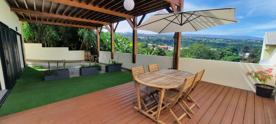 Balcony/Terrace, Mountain view