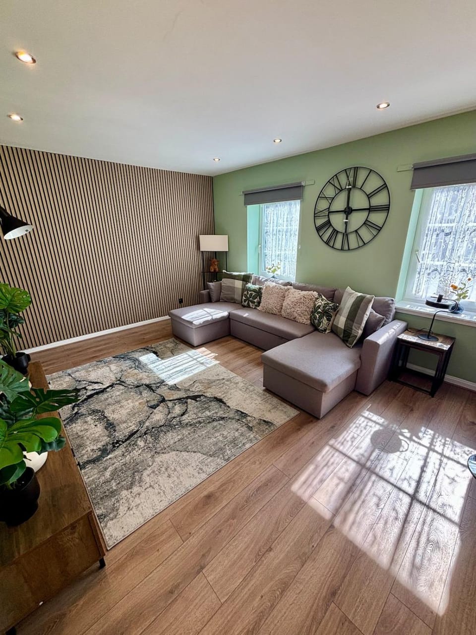 The Wheel House - Private Front door and Free Parking Apartment in Edinburgh