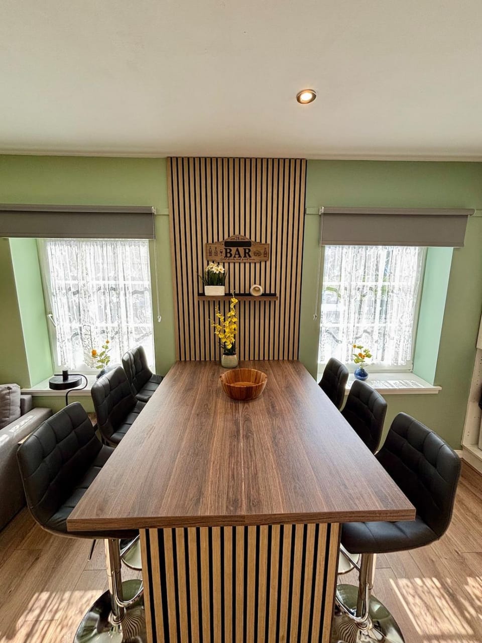 The Wheel House - Private Front door and Free Parking Apartment in Edinburgh
