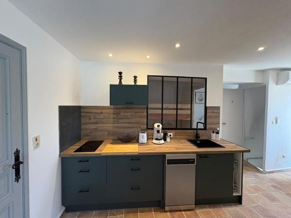 Kitchen or kitchenette, stove