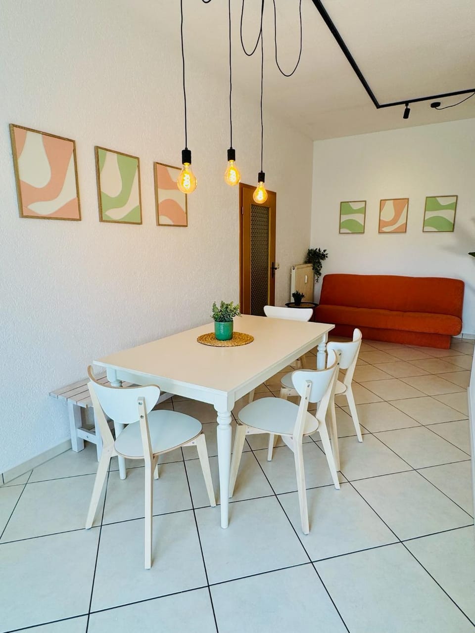 Living room, Photo of the whole room, Decorative detail, Seating area, Dining area, furniture, furniture