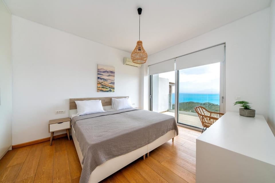Bed, Natural landscape, Photo of the whole room, Bedroom, Sea view