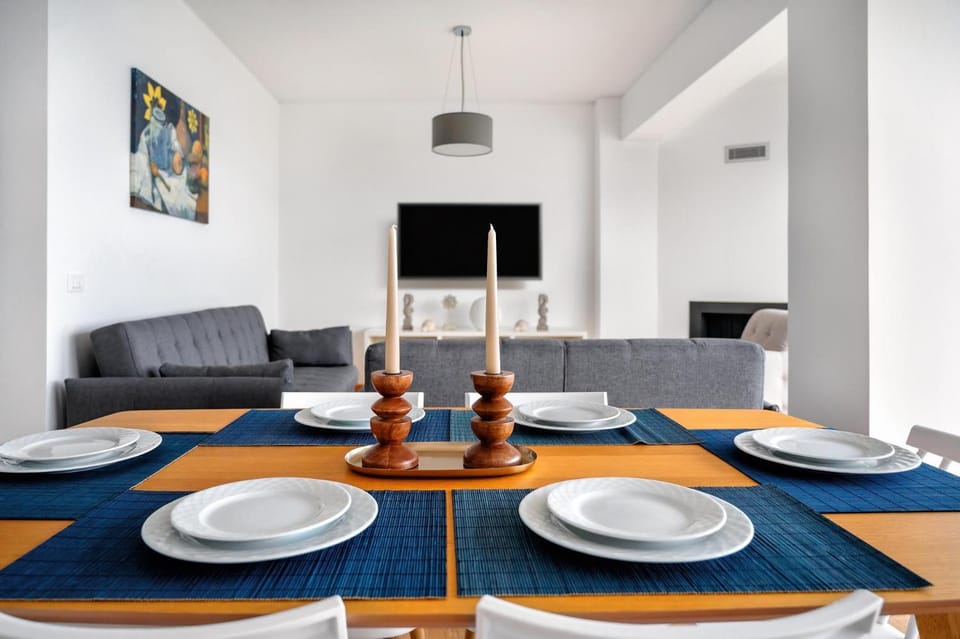 TV and multimedia, Living room, Dining area, Evening entertainment