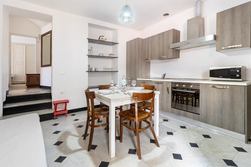 Kitchen or kitchenette, Living room, Seating area, Dining area, oven, stove