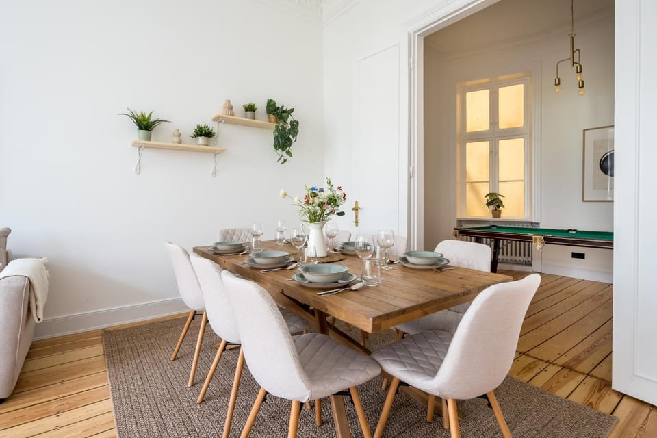 Seating area, Dining area