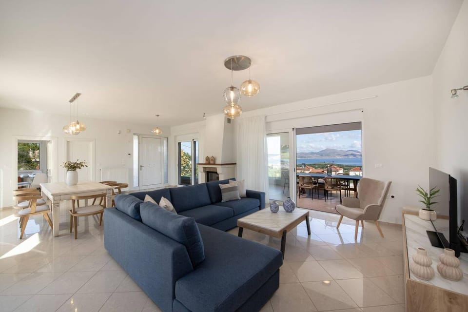 Communal lounge/ TV room, Living room