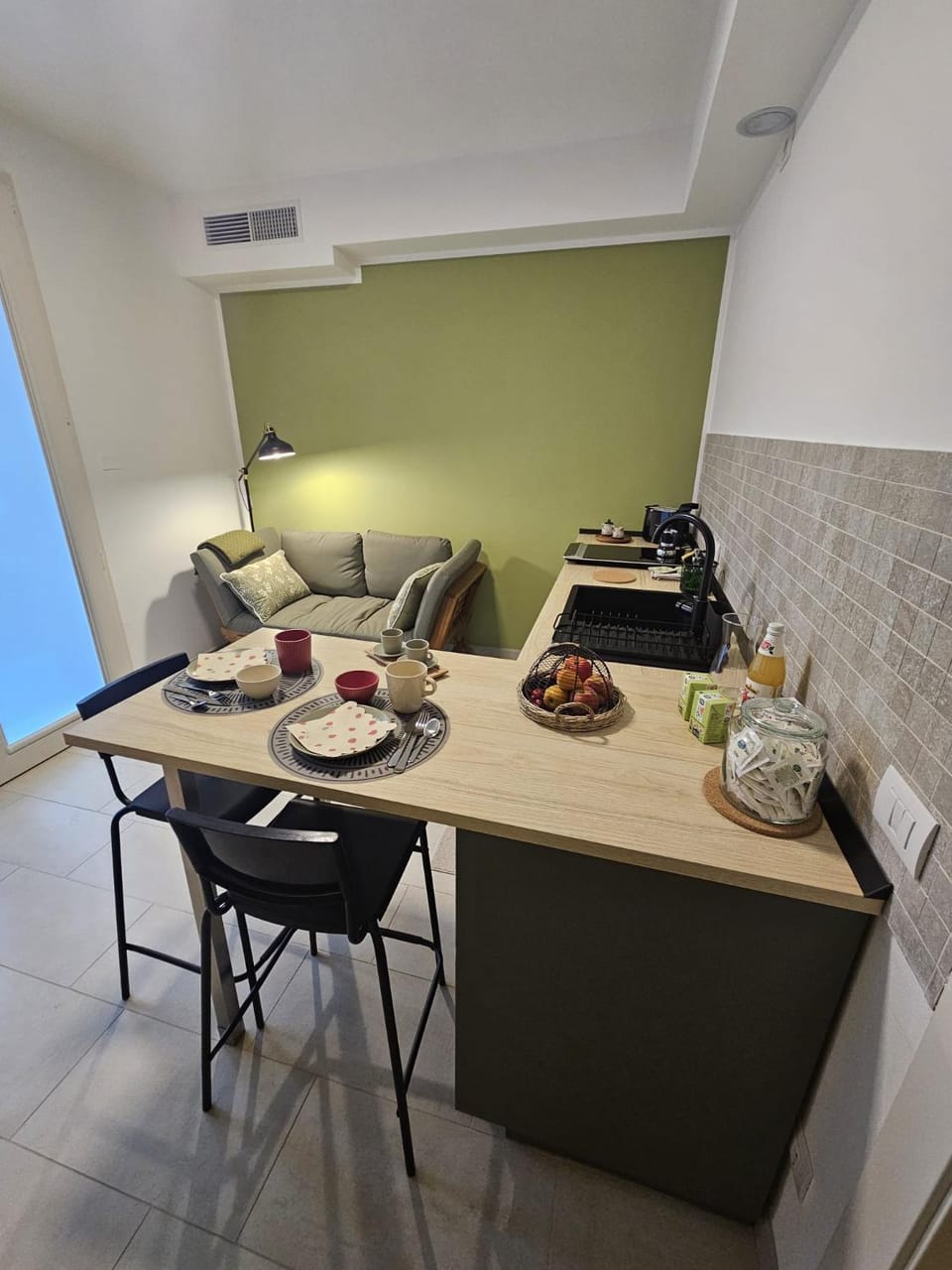 Living room, Breakfast