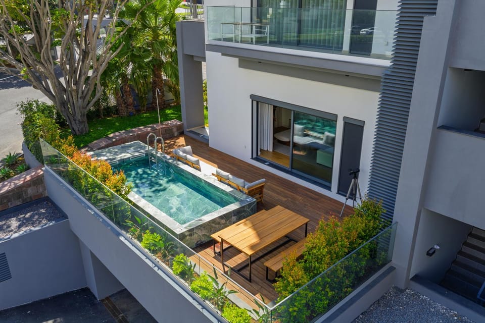 Property building, Garden, Garden view, Pool view, Swimming pool, sunbed