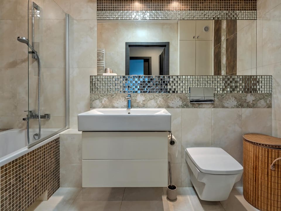 Shower, Toilet, Bathroom, Bath