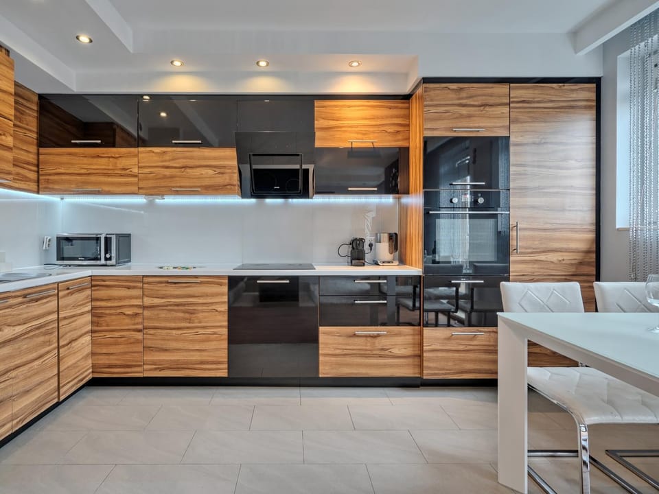 Kitchen or kitchenette, oven, stove