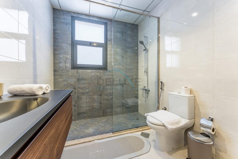 Shower, Toilet, Bathroom, bidet, towels