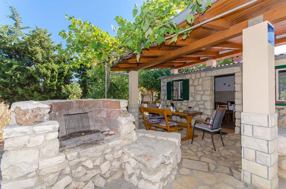 Facade/entrance, BBQ facilities, Balcony/Terrace