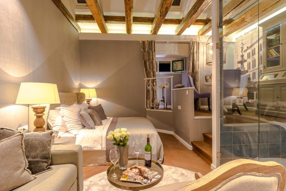 Photo of the whole room, Seating area, Bedroom