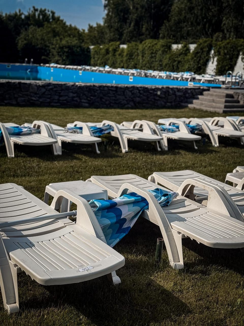 Day, Swimming pool