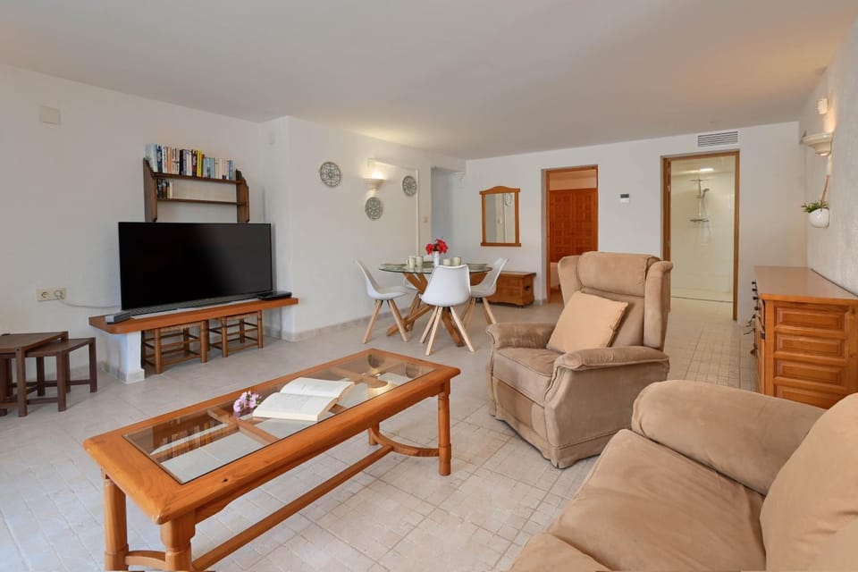 Communal lounge/ TV room, Living room