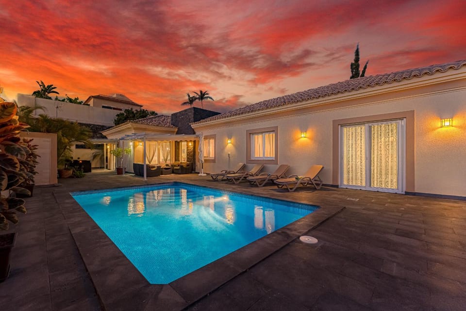 Property building, Pool view, Swimming pool, Sunset, sunbed