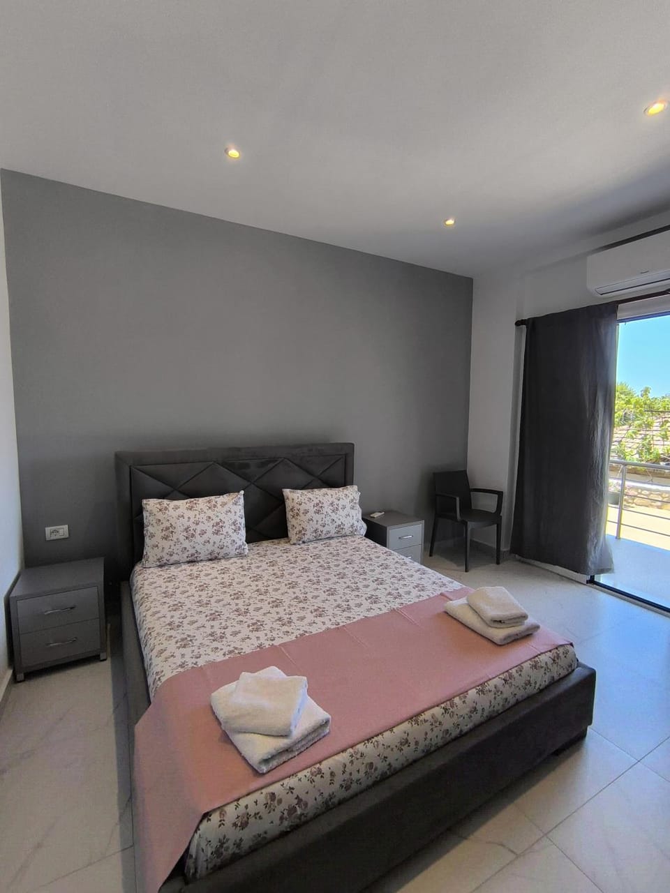 Bed, Balcony/Terrace, Bedroom