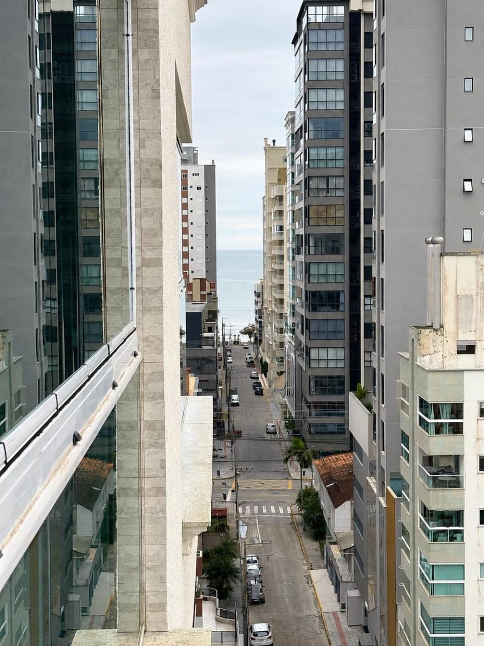 Apartamento com Varanda Gourmet a 400 m Meia Praia Apartment in Porto Belo