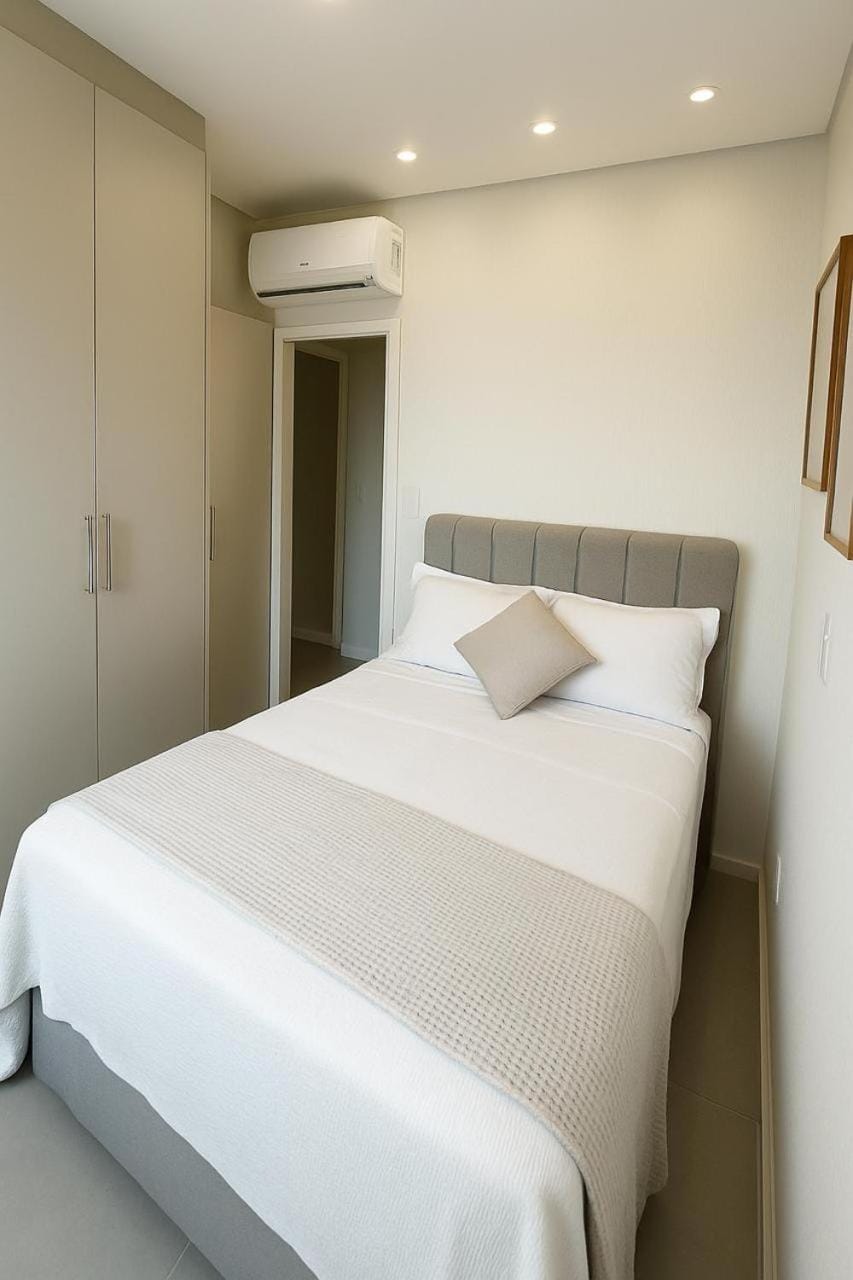 Apartamento com Varanda Gourmet a 400 m Meia Praia Apartment in Porto Belo