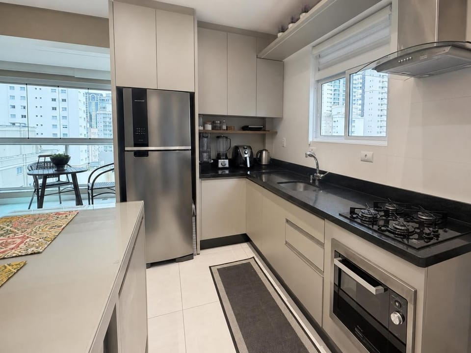 Apartamento com Varanda Gourmet a 400 m Meia Praia Apartment in Porto Belo