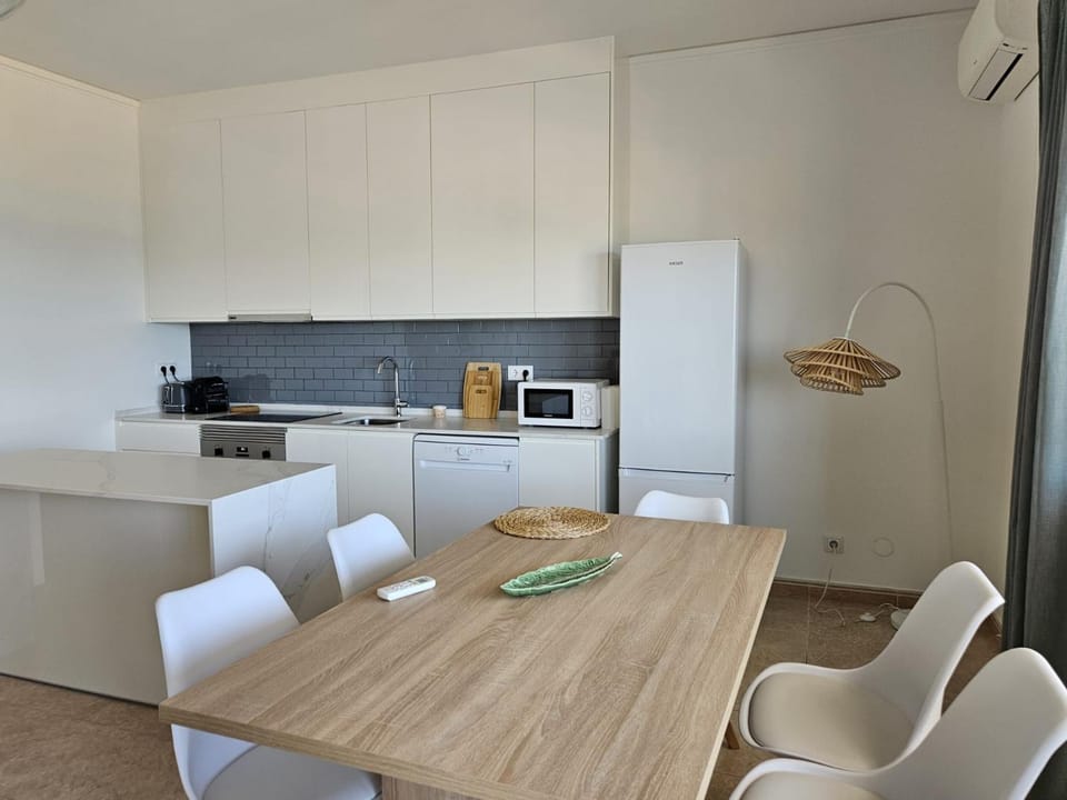 Kitchen or kitchenette, Dining area, oven, stove, toaster