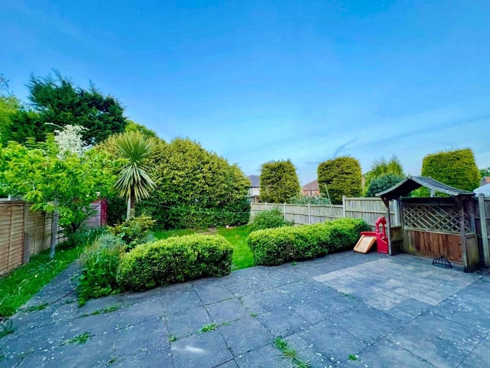 Property building, Spring, Day, Natural landscape, Garden, Garden view