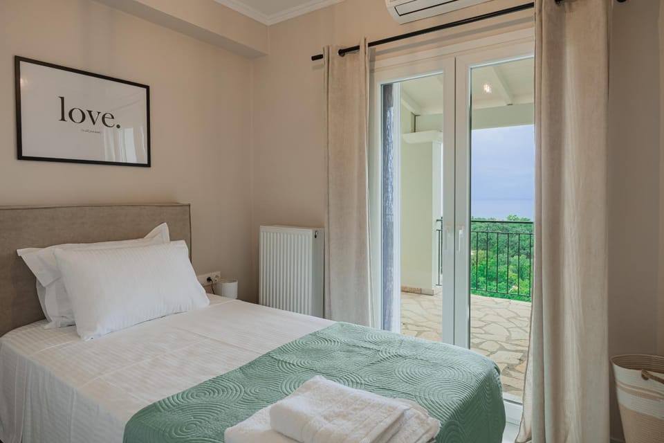 Bed, Natural landscape, Photo of the whole room, Bedroom, towels