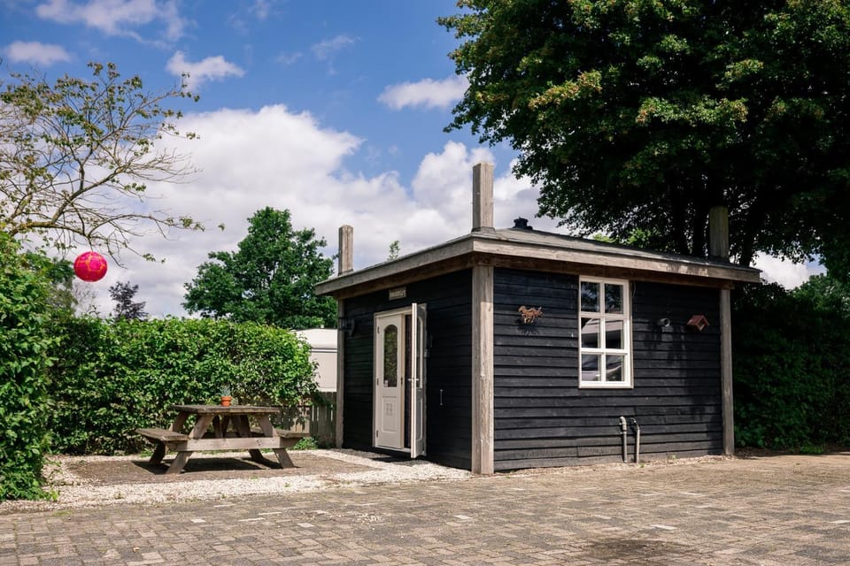 Kampeerhut met gedeeld sanitair Campground/ 
RV Resort in North Brabant (province)