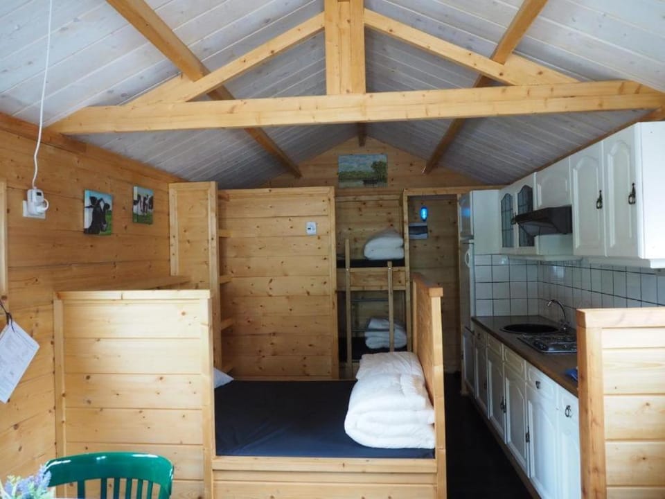 Kampeerhut met gedeeld sanitair Campground/ 
RV Resort in North Brabant (province)