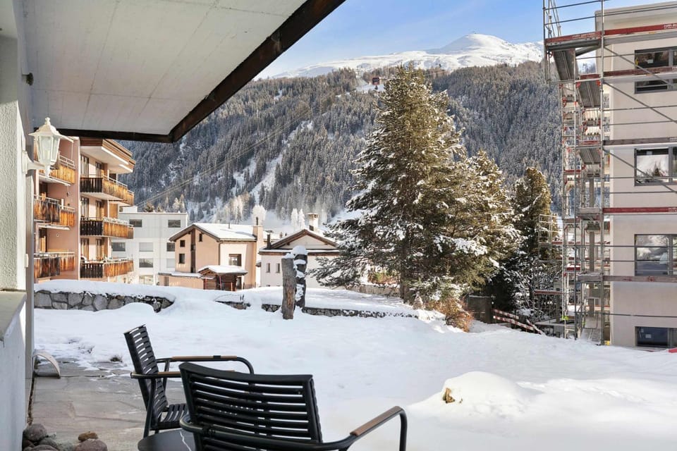 Modern Alpine Stay Terrace Central Davos Apartment in Davos
