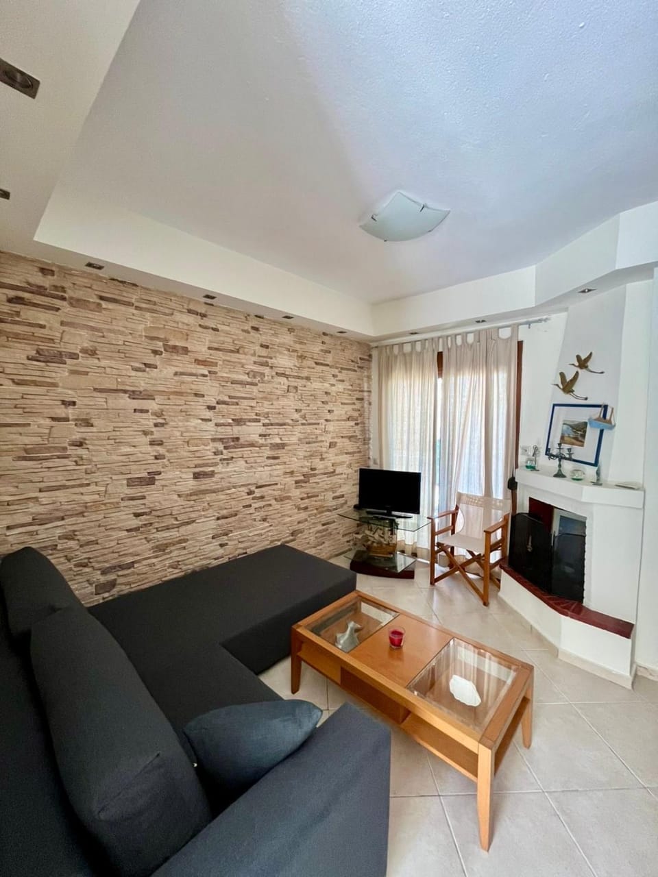 TV and multimedia, Living room, Seating area, fireplace