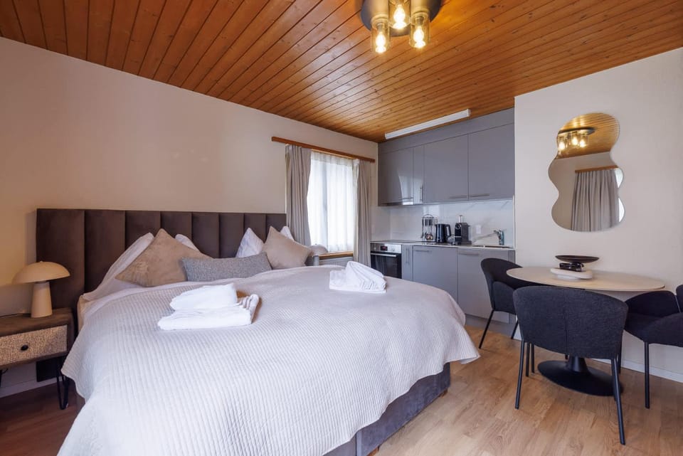 Bed, Coffee/tea facilities, Kitchen or kitchenette, Photo of the whole room, Bedroom