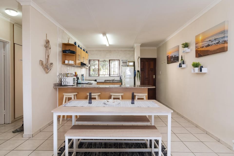Kitchen or kitchenette, Dining area, oven, stove