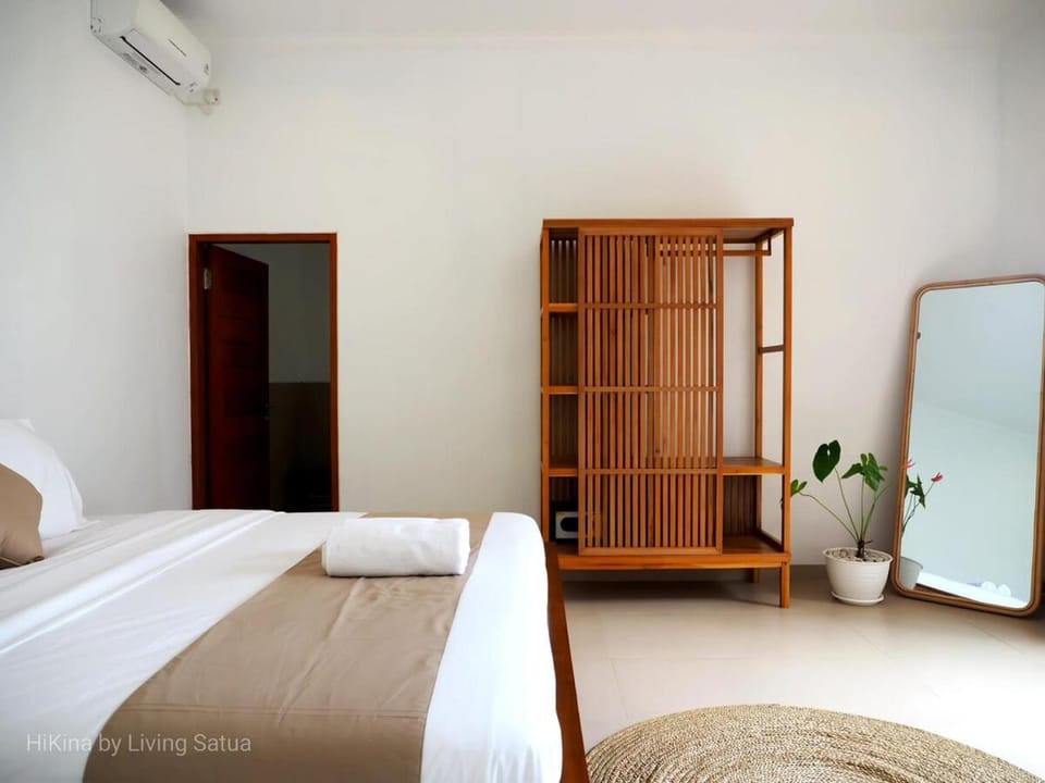 Photo of the whole room, Bedroom, air conditioner