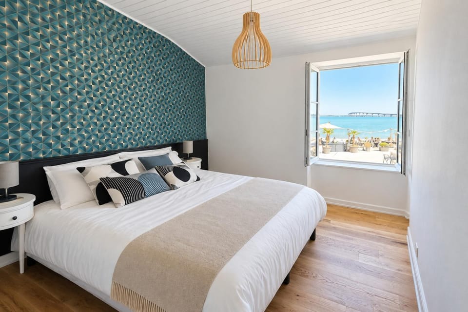 Bed, Photo of the whole room, Bedroom, Sea view