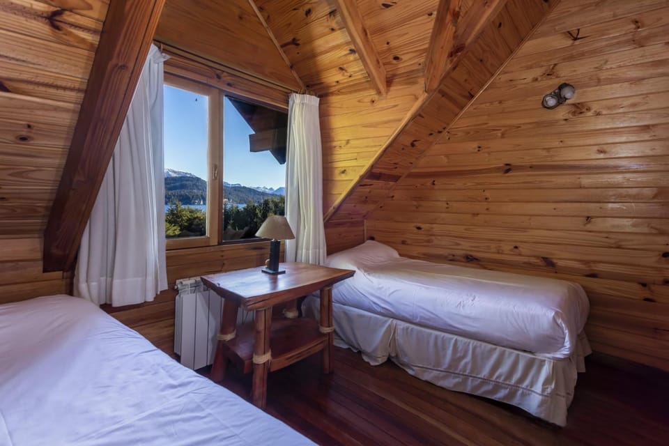 Bed, Natural landscape, Photo of the whole room, Bedroom, Mountain view