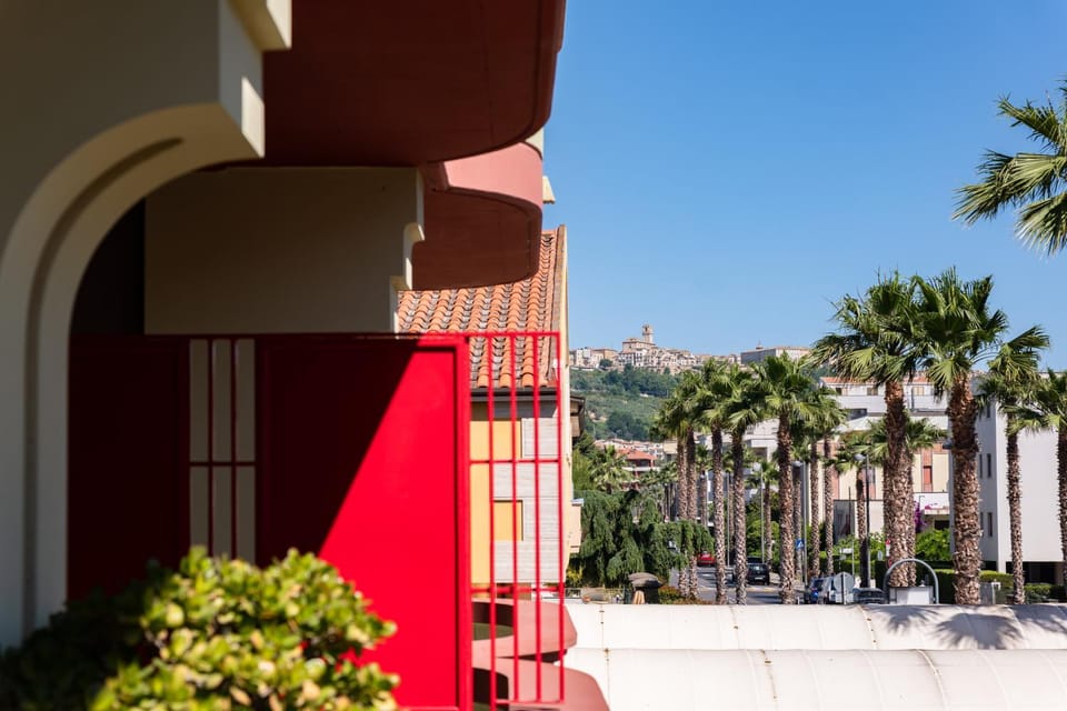 Property building, Balcony/Terrace