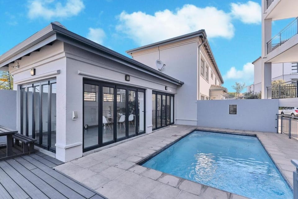 Self catering 2 bed apartment Sandton Apartment in Sandton