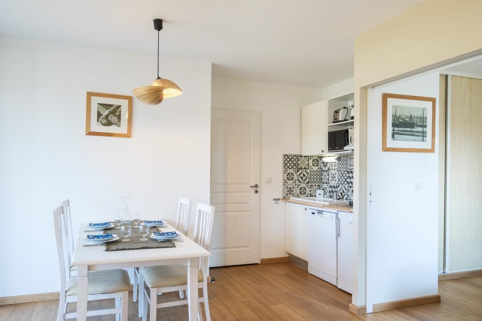 Dining area, Lunch