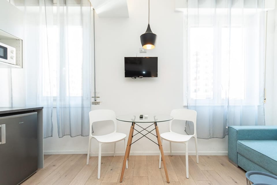 TV and multimedia, Kitchen or kitchenette, Living room, Seating area, Dining area, oven